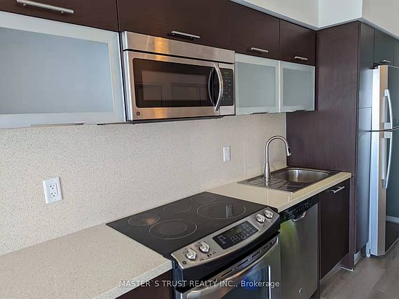 3rd image of 386 Yonge St Unit 5504