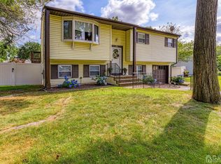 10 Clinton Ct, East Brunswick, NJ 08816