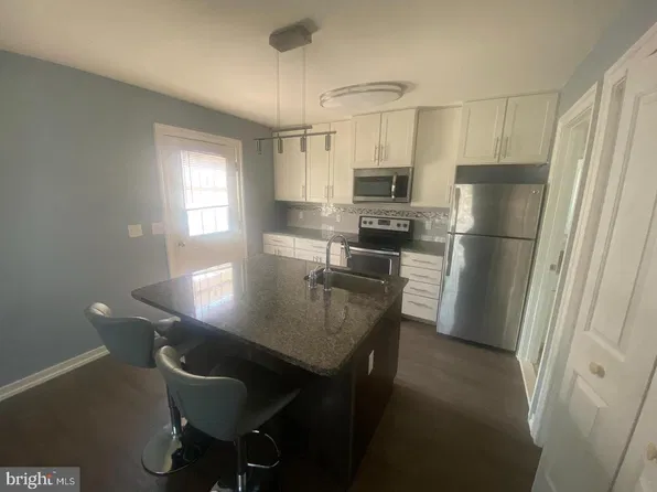 124 Mortimer St, Dunmore, PA 18512