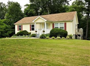 28 Country Rd, Hendersonville, NC 28791