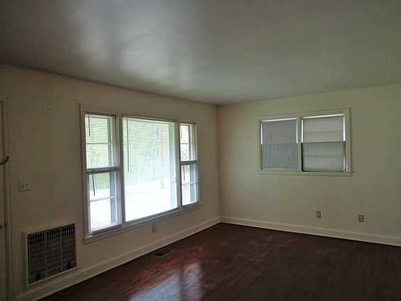 4th image of 204 W End Dr