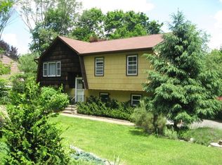 13 Brooklyn Mountain Rd, Hopatcong, NJ 07843