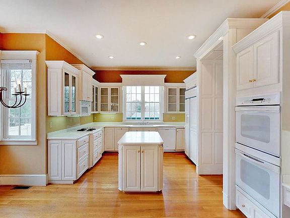 4th image of 381 Edenwood Dr