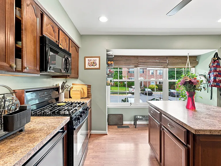 500 Beacon Dr — Photo 14