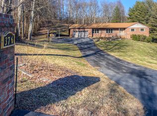 376 Whispering Woods Dr, Bluff City, TN 37618
