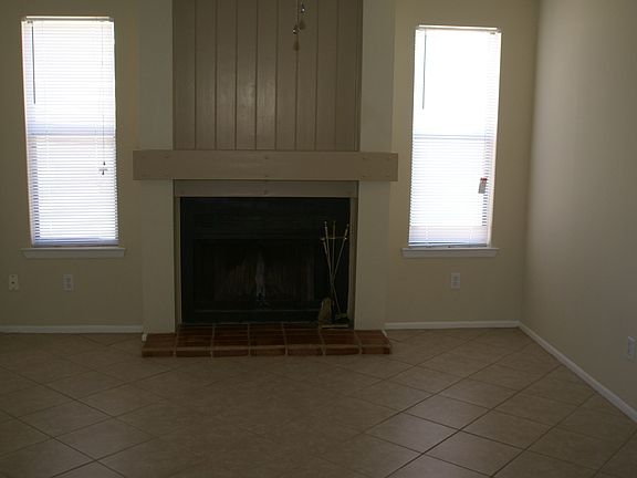 5th image of 8801 Desert Willow Ct NE