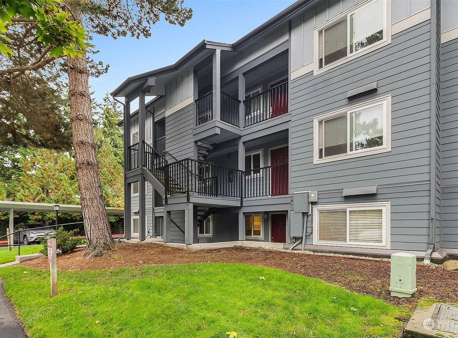 2 bed, 966 sqft, $2,300 — Photo 3