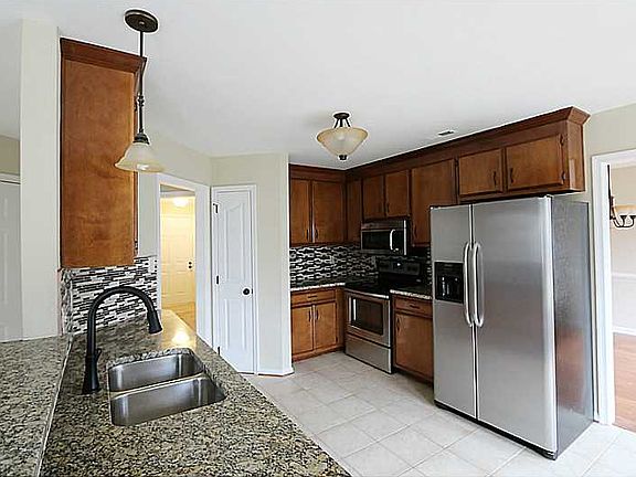 3rd image of 700 Parkside Dr