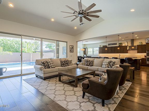 4th image of 851 E Peach Tree Pl