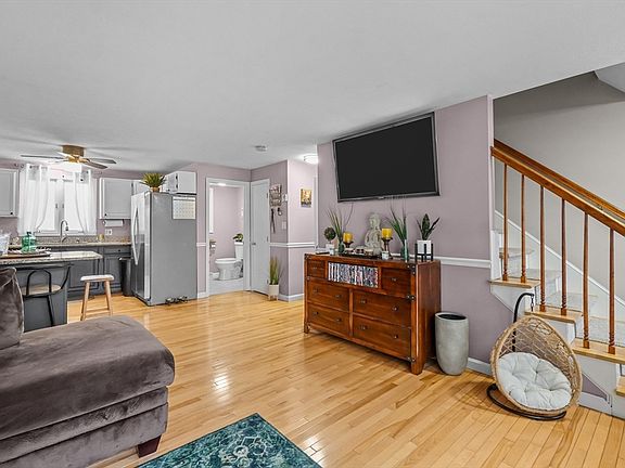 4th image of 120 Lewin St APT 1