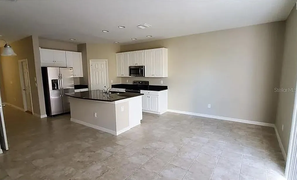 3 bed, 2.5 bath, 1400 sqft, $2,000 — Photo 4