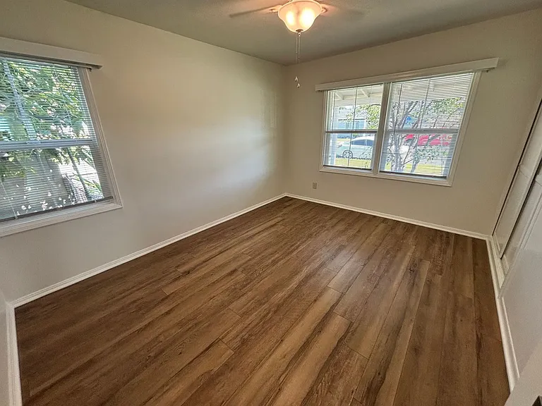8112 Taylor St — Photo 12