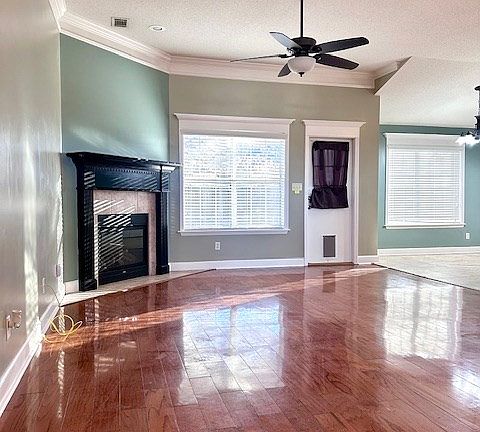 2nd image of 3815 Edinburg Cir