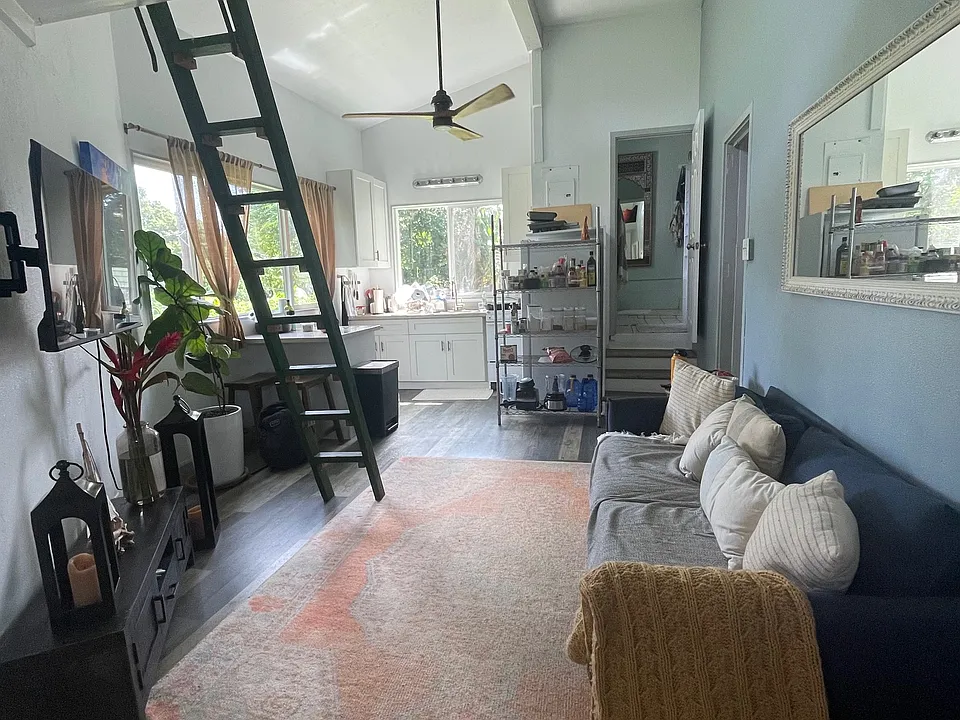 1631 Haiku Rd