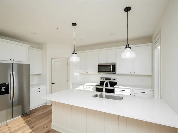 717 Spruce St NW, Bondurant, IA 50035