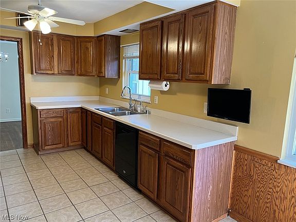4th image of 952 E Parkhaven Dr