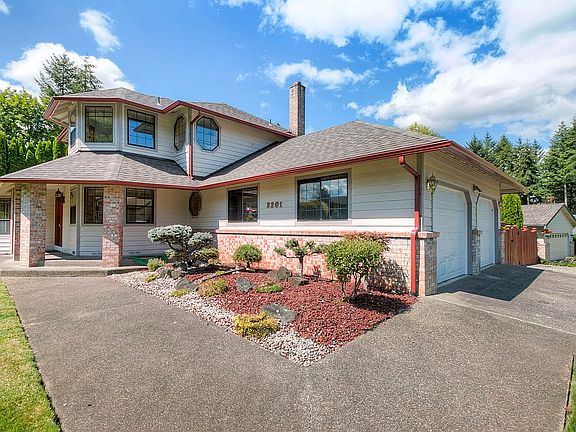 3rd image of 3201 Woodland Dr SW