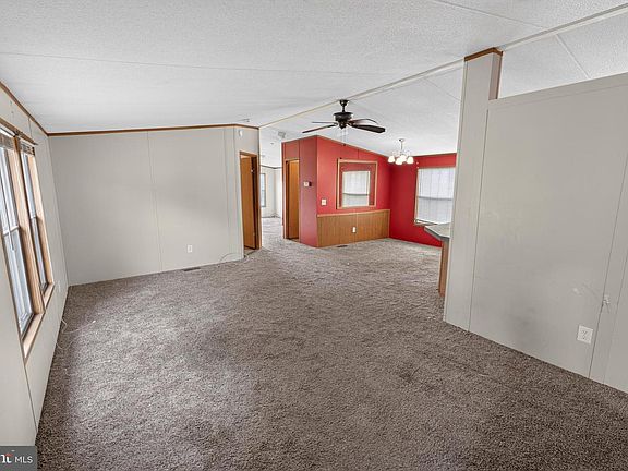 5th image of 28 Emery Cir