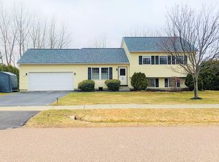 69 Hunting Ridge Ln, Milton, VT 05468