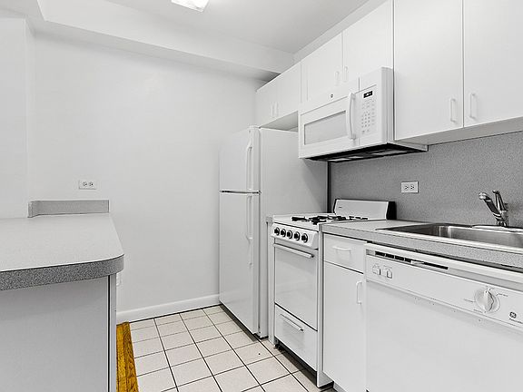 4th image of 1470 1st Ave APT 3C