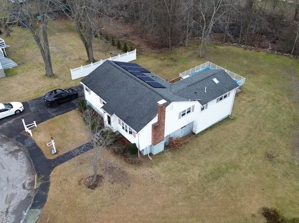 18 Brewster Rd, Randolph, MA 02368