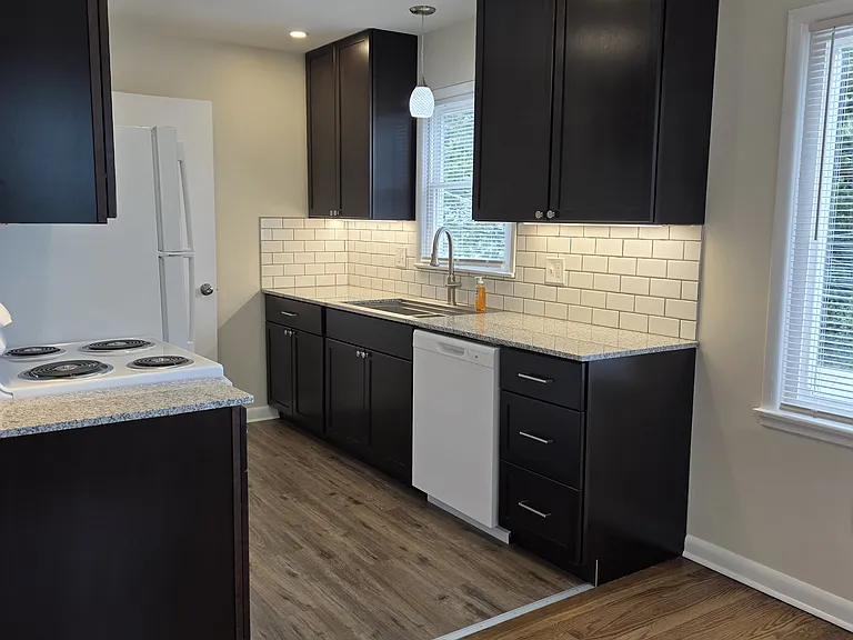 6629 Walrond Ave — Photo 3