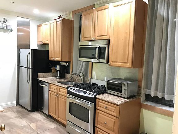 5th image of 2817 36th St APT 2F