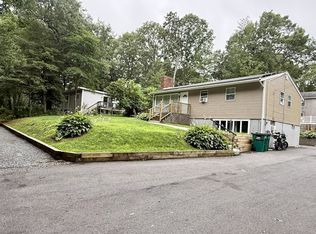 37 Huckleberry Ln, Barnstable, MA 02630