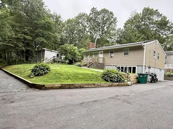 37 Huckleberry Ln, Barnstable, MA 02630