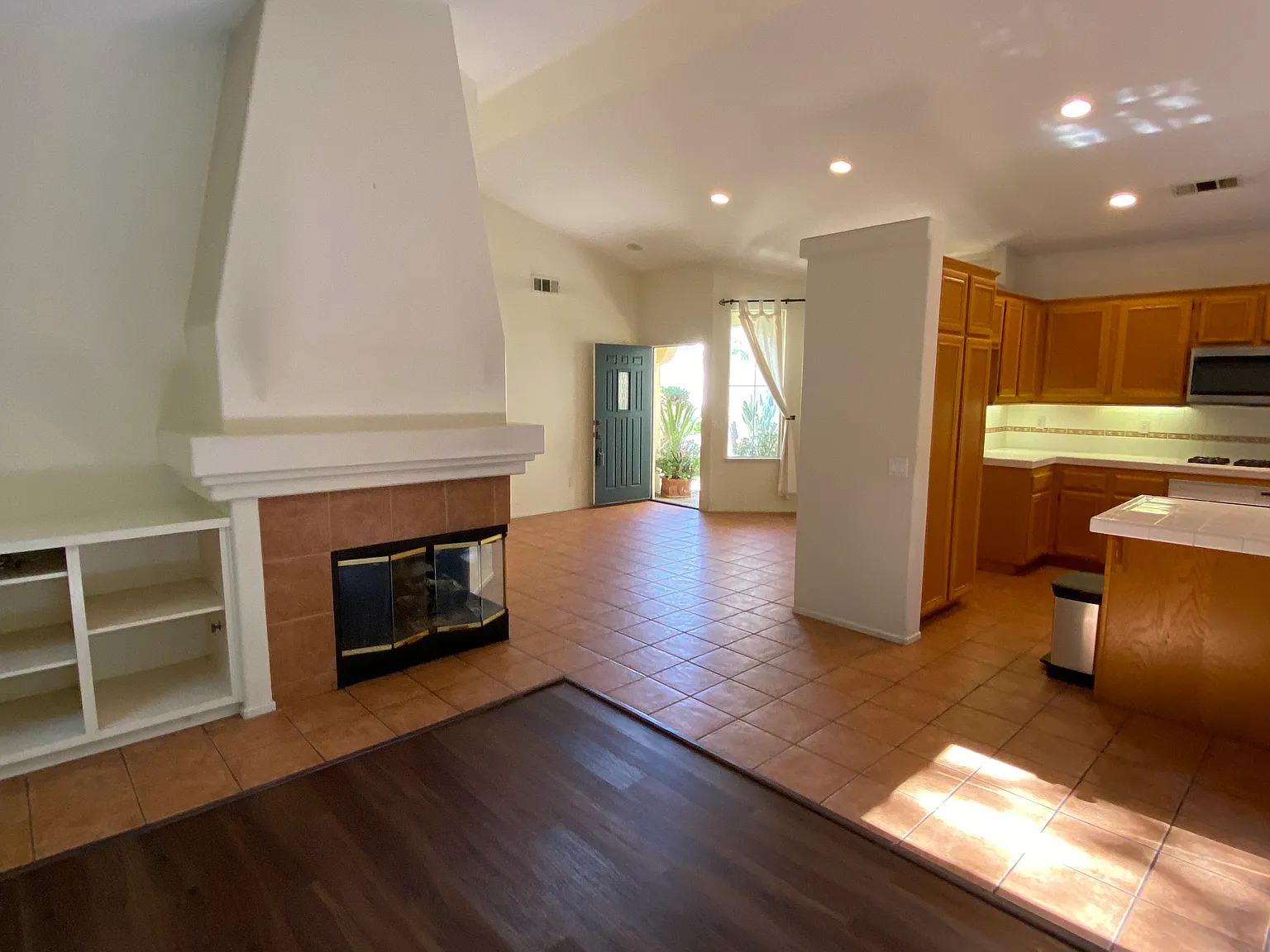 3 bed, 1426 sqft, $4,200 — Photo 4