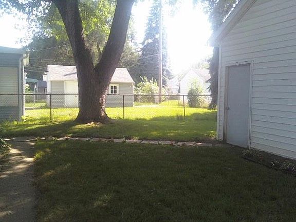 3rd image of 3301 Van Buren Ave