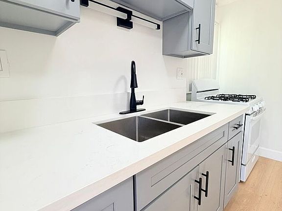5th image of 4705 Willow Brook Ave APT 1