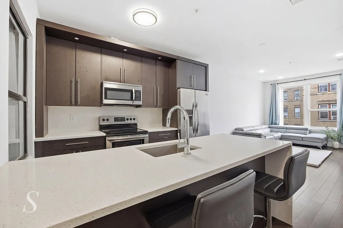 Building Photo - 6401 Park Ave #302