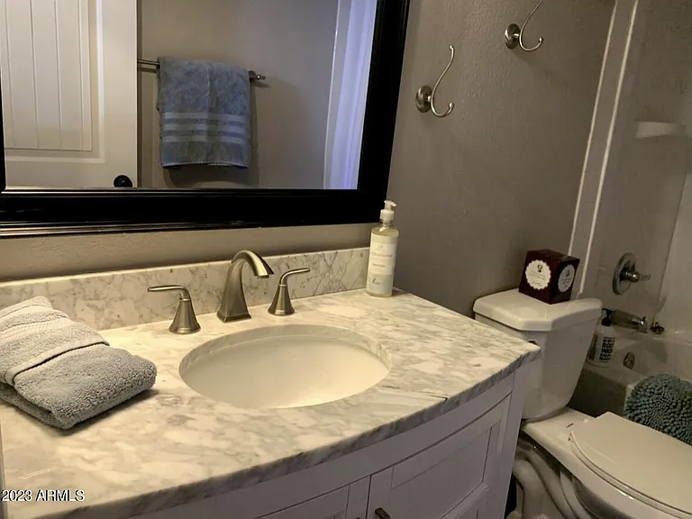 1402 S Jentilly Ln #104 — Photo 26