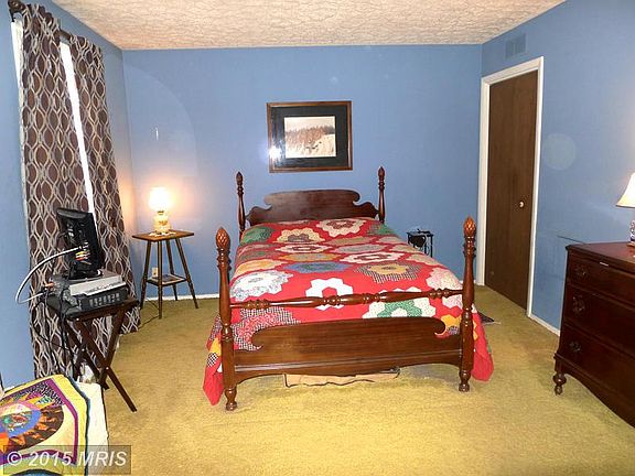 4th image of 227 Scotts Manor Dr
