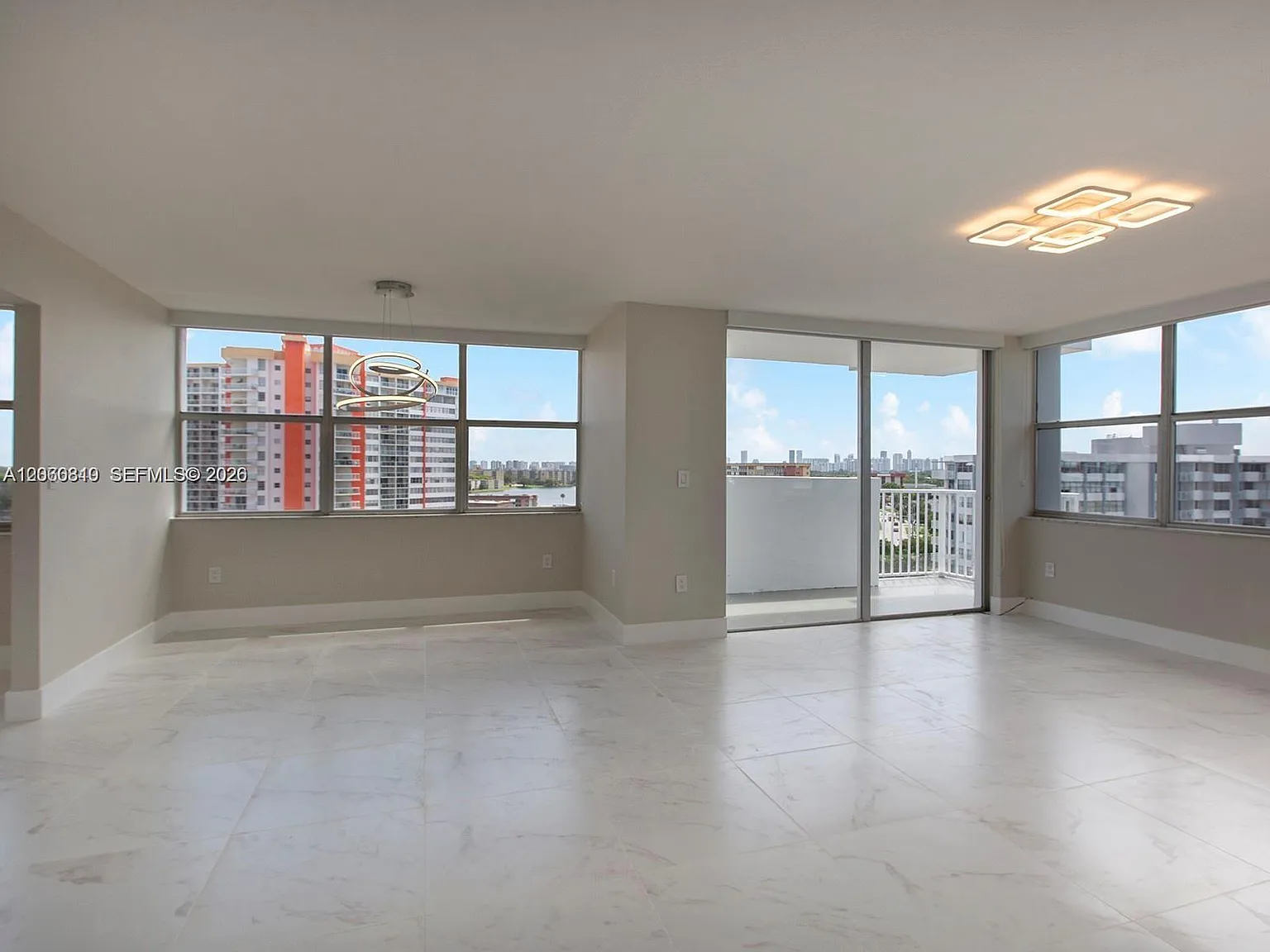Wilshire Condo — Photo 3