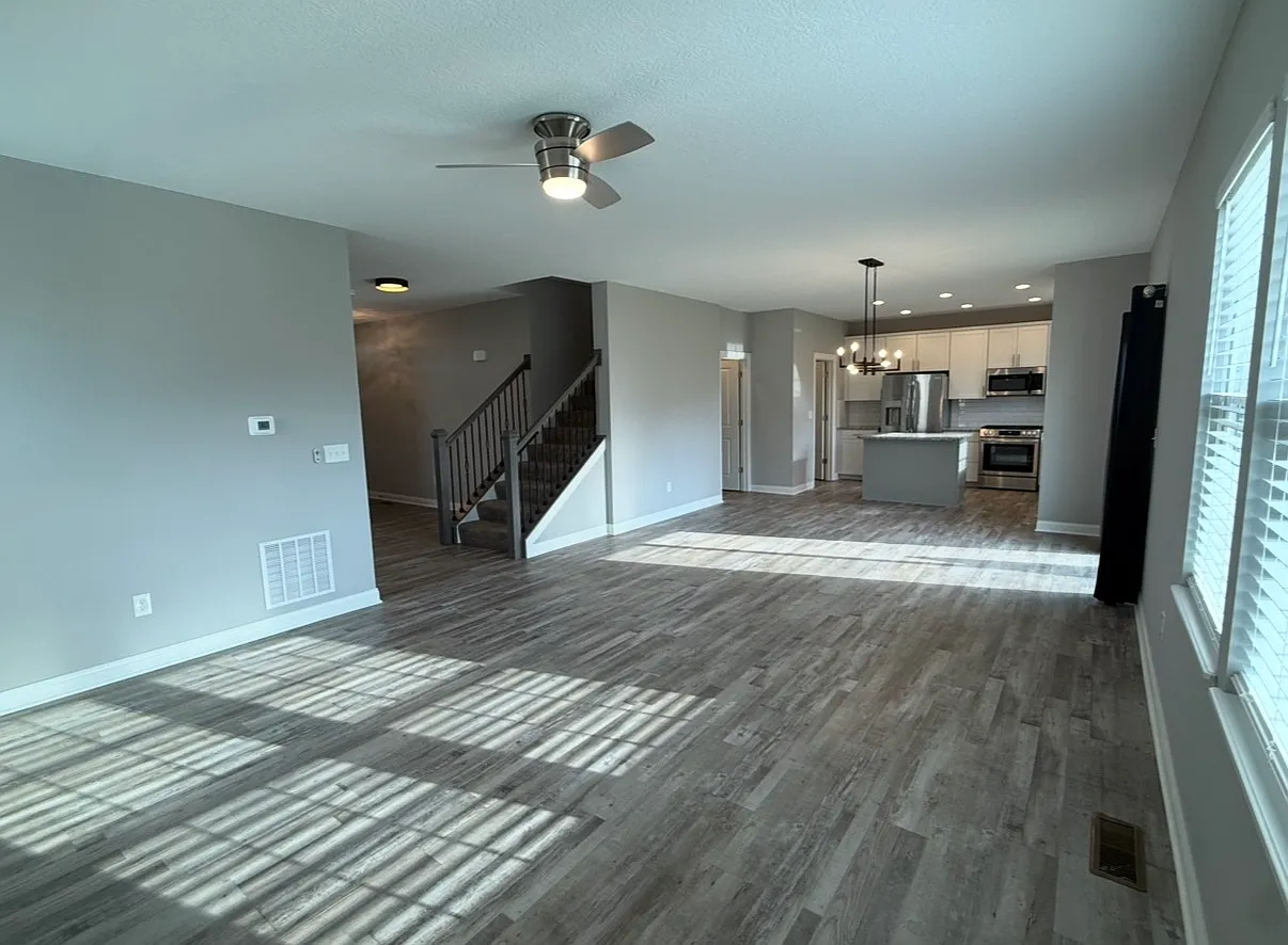 4 bed, 2.5 bath, 2291 sqft, $3,495 — Photo 4