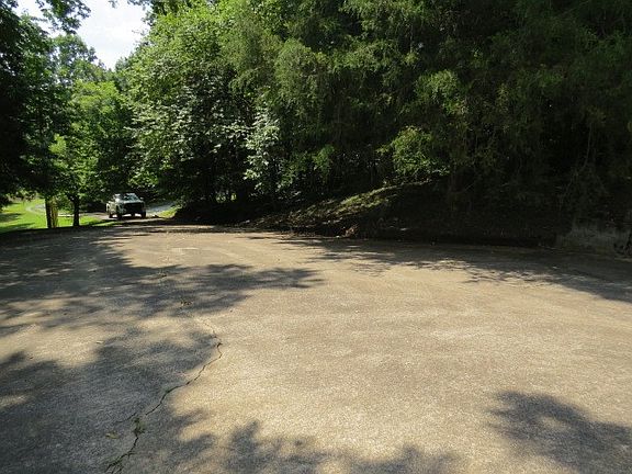 5th image of 950 Cedar Hurst Ln