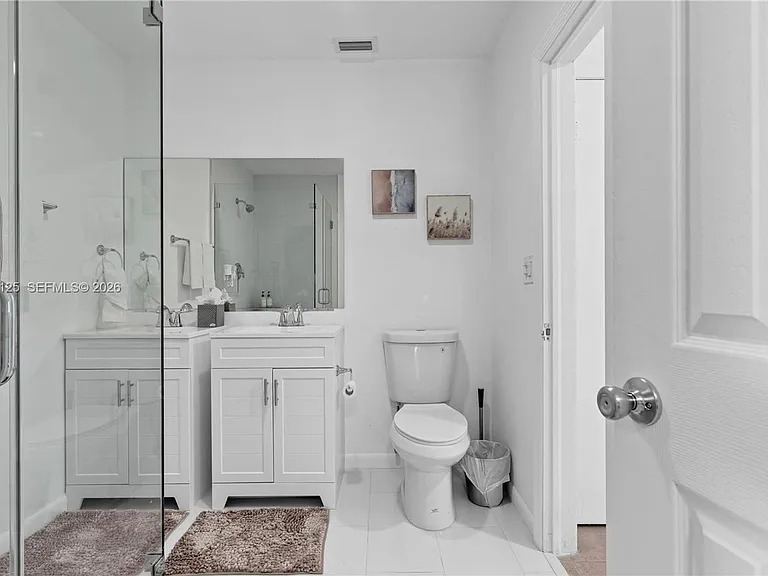 1430 NE 11th St #1430 — Photo 13