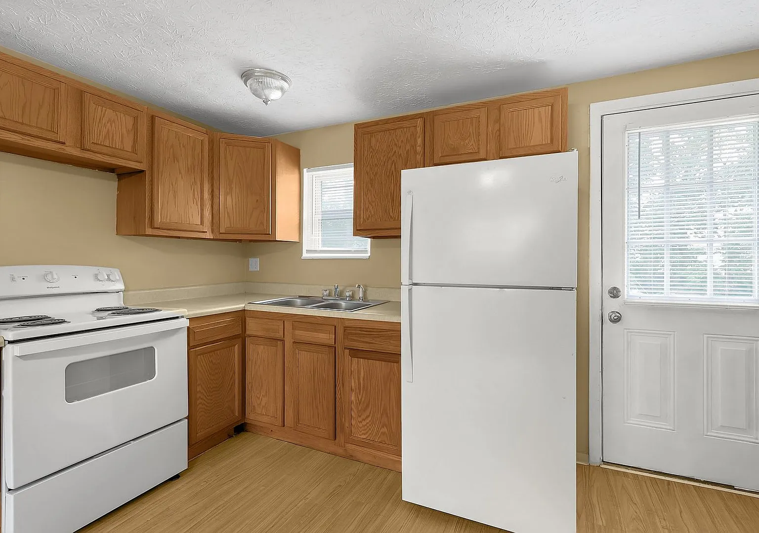 187 Currier Dr — Photo 1