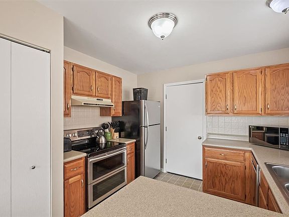 3rd image of 1703 Coachway Ln