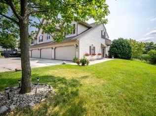 8616 S Roxbury Way, Oak Creek, WI 53154