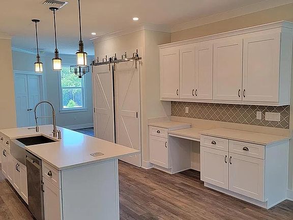 4th image of 1217 Savona Dr NE