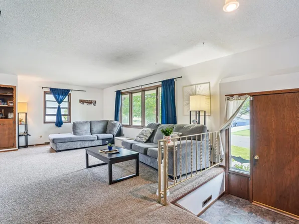 1261 Lealand Rd E, Saint Paul, MN 55109