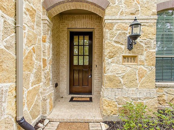 2nd image of 7019 Gossamer Ln