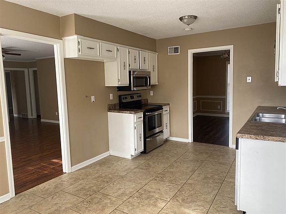 3rd image of 6091 Bluesprings Ave