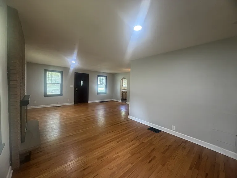 515 W Southside Blvd — Photo 7