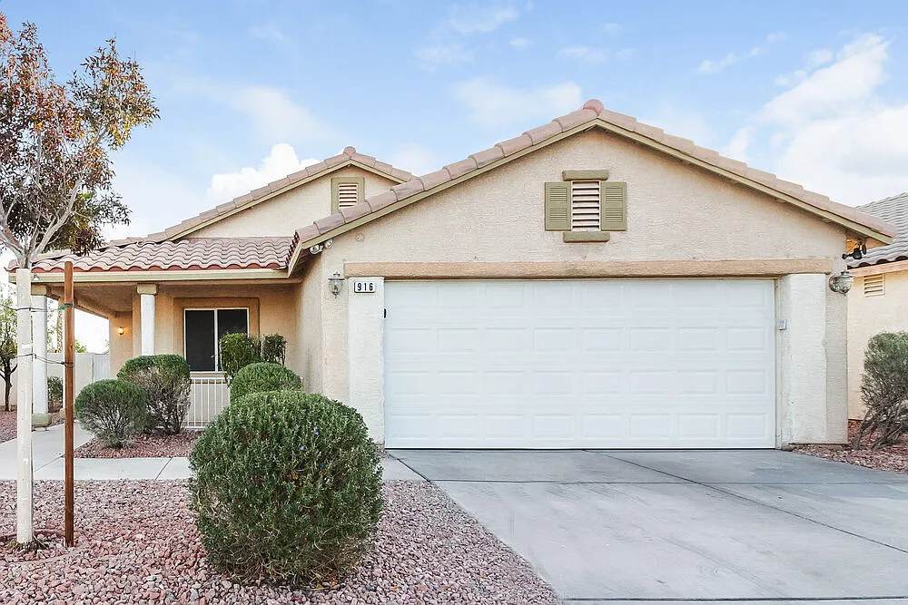 2 bed, 2.0 bath, 1321 sqft, $2,065 — Photo 1