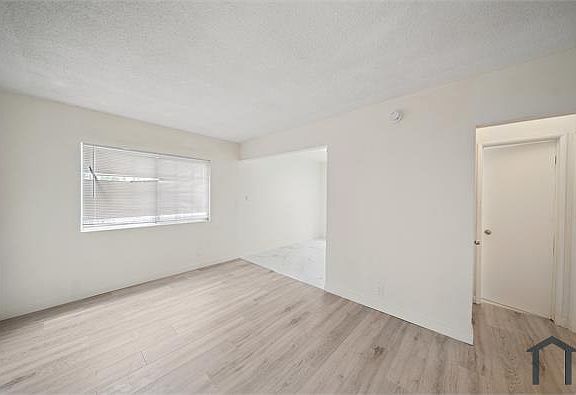 4th image of 8633 Denver Ave APT 1
