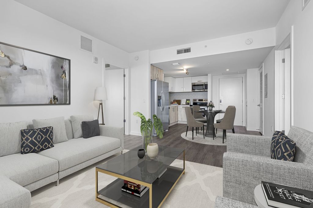 200 NE 1st Ave #107, photo 3